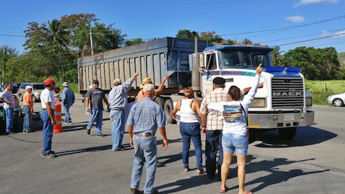 Manifestación en contra del depósito de cenizas en el vertedero de Peñuelas